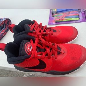 Youth Nike team hustle shoes